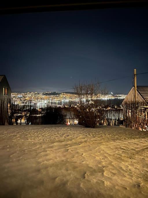 Aurora Apartment Very Close To Cable Car And Sherpatrappa Tromso Luaran gambar