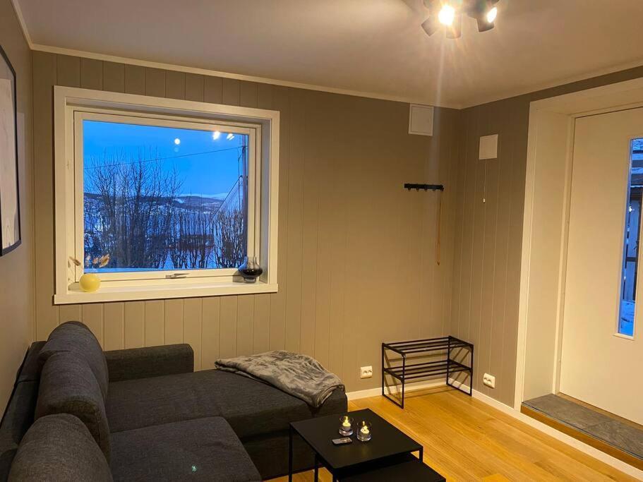 Aurora Apartment Very Close To Cable Car And Sherpatrappa Tromso Luaran gambar