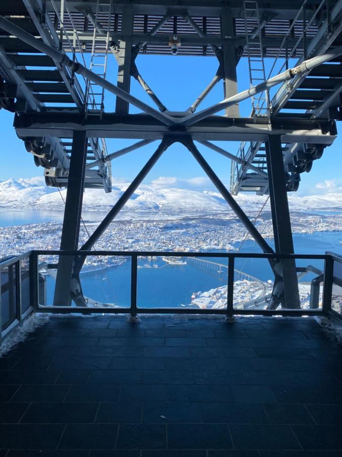 Aurora Apartment Very Close To Cable Car And Sherpatrappa Tromso Luaran gambar