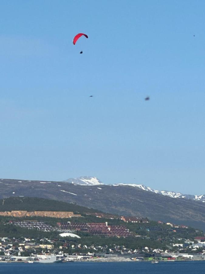 Aurora Apartment Very Close To Cable Car And Sherpatrappa Tromso Luaran gambar