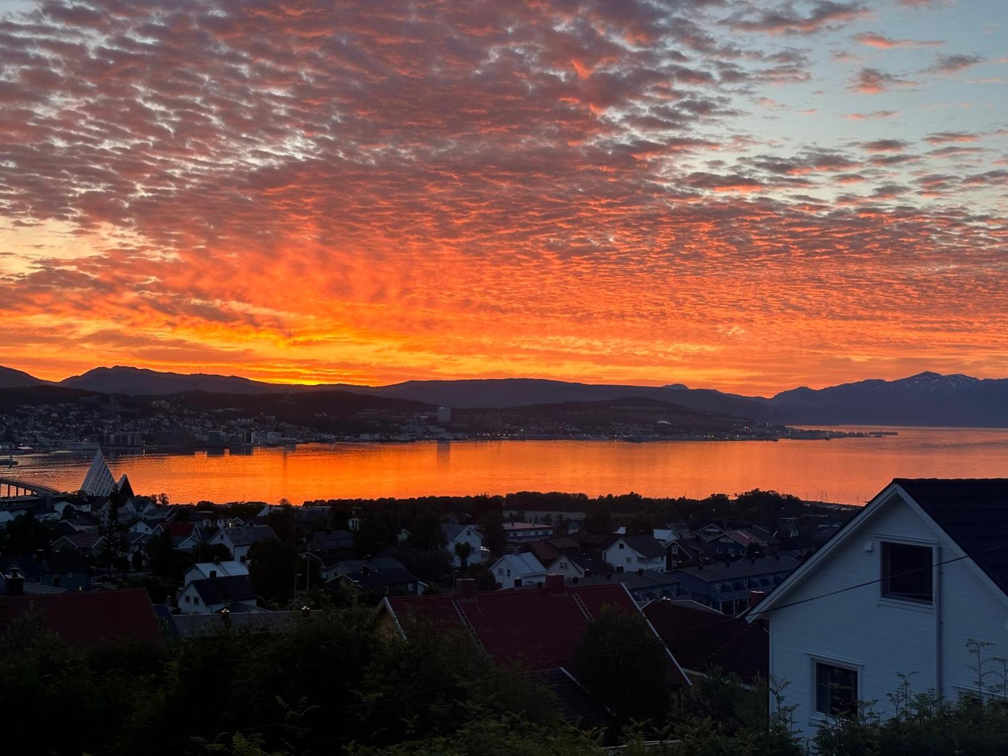 Aurora Apartment Very Close To Cable Car And Sherpatrappa Tromso Luaran gambar